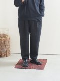 Still By Hand(スティルバイハンド) ウールシルクネップイージーテーパードパンツ チャコール