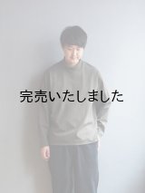 Still By Hand(スティルバイハンド) ドライ天竺タートルネックカットソー オリーブ