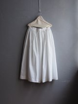 DUI JUJUDHAU(デュイ ズーズーダウ)GATHER SKIRT L/C WHITE