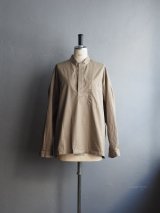 Still By Hand(スティルバイハンド) 製品染めスキッパーシャツ カーキベージュ