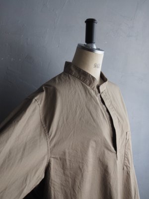 画像9: Still By Hand(スティルバイハンド) 製品染めスキッパーシャツ カーキベージュ