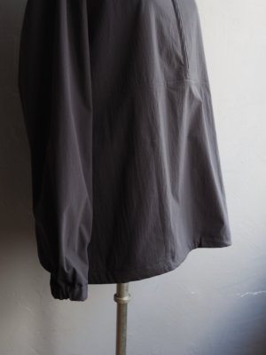 画像11: Still By Hand(スティルバイハンド) ハーフジップハイネックアノラック チャコール