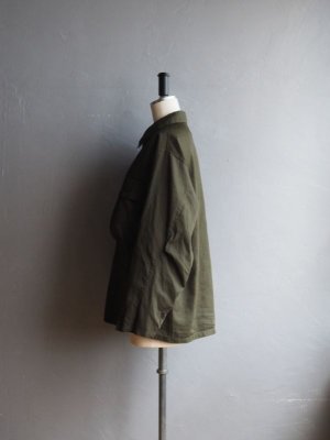 画像8: Still By Hand(スティルバイハンド) ポリエステル製品染めWポケットシャツジャケット ダークオリーブ