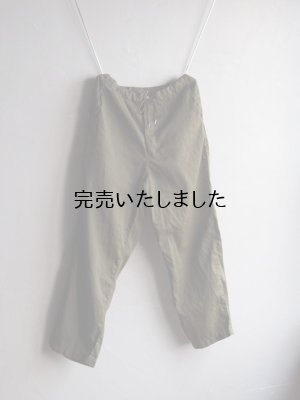 画像8: Still By Hand(スティルバイハンド) ポリエステル製品染めイージーテーパードパンツ ダークオリーブ