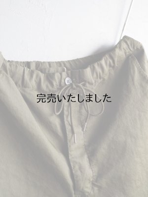 画像10: Still By Hand(スティルバイハンド) ポリエステル製品染めイージーテーパードパンツ ダークオリーブ