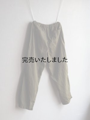 画像19: Still By Hand(スティルバイハンド) ポリエステル製品染めイージーテーパードパンツ ダークオリーブ