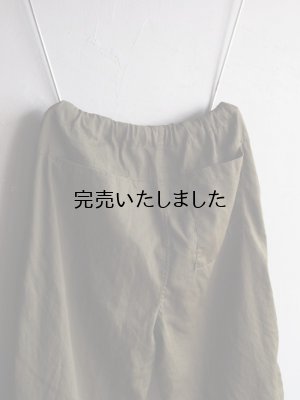 画像20: Still By Hand(スティルバイハンド) ポリエステル製品染めイージーテーパードパンツ ダークオリーブ