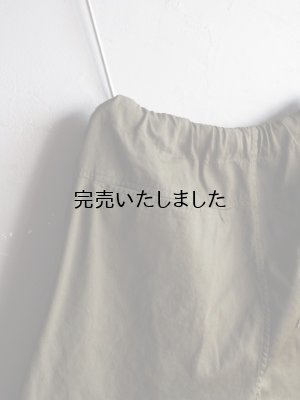 画像21: Still By Hand(スティルバイハンド) ポリエステル製品染めイージーテーパードパンツ ダークオリーブ