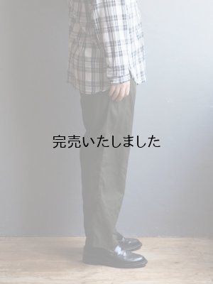 画像5: Still By Hand(スティルバイハンド) ポリエステル製品染めイージーテーパードパンツ ダークオリーブ