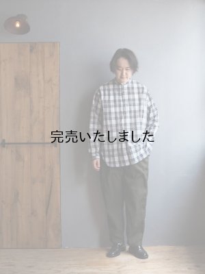 画像26: Still By Hand(スティルバイハンド) ポリエステル製品染めイージーテーパードパンツ ダークオリーブ