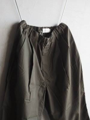 画像3: Still By Hand(スティルバイハンド)ナイロンイージーパンツ ダークオリーブ