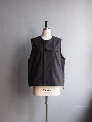 画像1: Still By Hand(スティルバイハンド) ミリタリーライククルーネックベスト ブラック