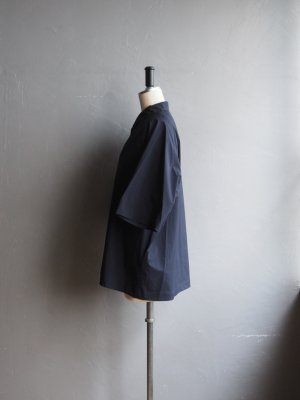 画像2: Still By Hand(スティルバイハンド) ナイロン変形ラグランショートスリーブシャツ ネイビー