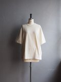 Still By Hand(スティルバイハンド) コットンシルクネップTシャツ エクル