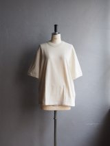 Still By Hand(スティルバイハンド) コットンシルクネップTシャツ エクル