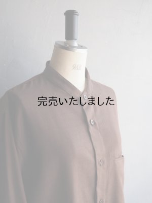 画像10: Still By Hand(スティルバイハンド) コットンシルクツイルバンドカラーシャツ ブラウン