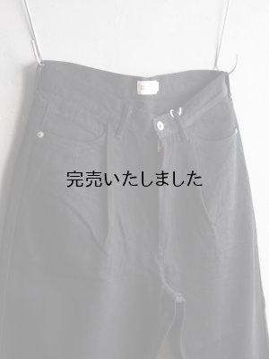 画像6: Still By Hand(スティルバイハンド)ディープタックデニムパンツ ブラック