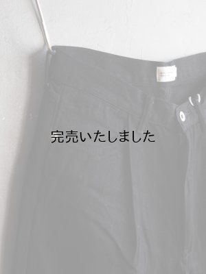 画像7: Still By Hand(スティルバイハンド)ディープタックデニムパンツ ブラック