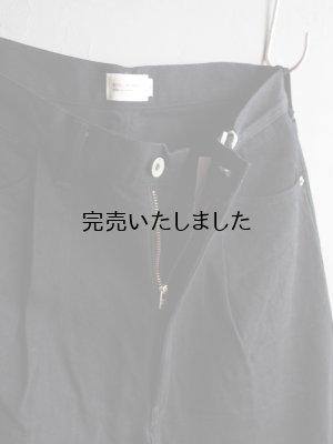 画像9: Still By Hand(スティルバイハンド)ディープタックデニムパンツ ブラック