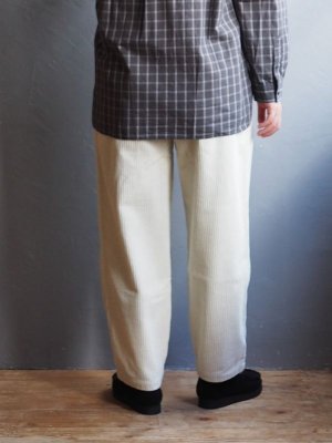 画像3: Still By Hand(スティルバイハンド) 5Wコーデュロイガーメントダイ1タックパンツ オフホワイト