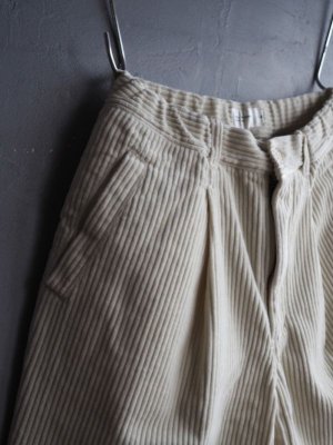 画像9: Still By Hand(スティルバイハンド) 5Wコーデュロイガーメントダイ1タックパンツ オフホワイト
