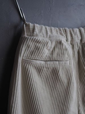 画像16: Still By Hand(スティルバイハンド) 5Wコーデュロイガーメントダイ1タックパンツ オフホワイト