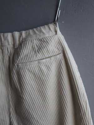 画像17: Still By Hand(スティルバイハンド) 5Wコーデュロイガーメントダイ1タックパンツ オフホワイト