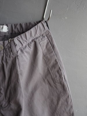 画像10: Still By Hand(スティルバイハンド) ピーチスキンガーメントダイタックパンツ グレージュ