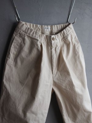 画像6: Still By Hand(スティルバイハンド) ピーチスキンガーメントダイタックパンツ エクル