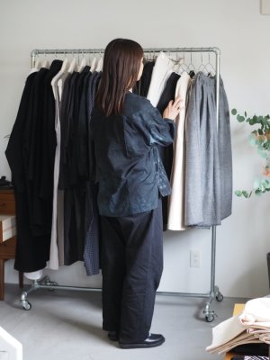 画像2: pub(ピューブ) オーガニックコットンぼかし染プルオーバーブラウス ブラックグレー