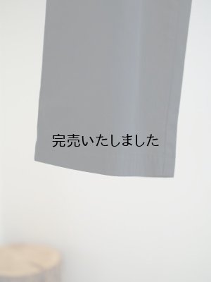 画像13: Still By Hand(スティルバイハンド) 強撚コットン 製品染め4タックパンツ ブラックネイビー