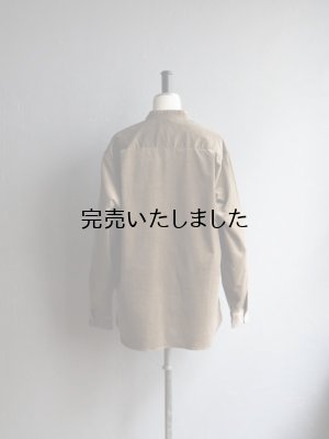 画像9: 【再入荷】Still By Hand(スティルバイハンド) 10Wコーデュロイバンドカラーオーバーシャツ カーキベージュ