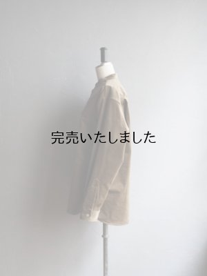 画像8: 【再入荷】Still By Hand(スティルバイハンド) 10Wコーデュロイバンドカラーオーバーシャツ カーキベージュ