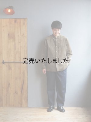 画像19: 【再入荷】Still By Hand(スティルバイハンド) 10Wコーデュロイバンドカラーオーバーシャツ カーキベージュ