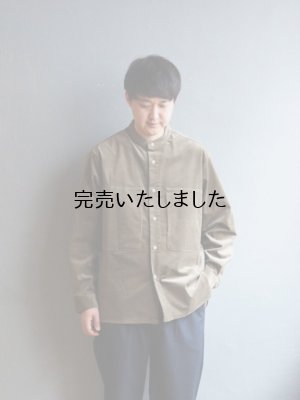 画像4: 【再入荷】Still By Hand(スティルバイハンド) 10Wコーデュロイバンドカラーオーバーシャツ カーキベージュ
