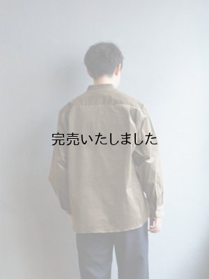 画像6: 【再入荷】Still By Hand(スティルバイハンド) 10Wコーデュロイバンドカラーオーバーシャツ カーキベージュ
