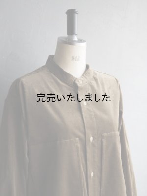 画像11: 【再入荷】Still By Hand(スティルバイハンド) 10Wコーデュロイバンドカラーオーバーシャツ カーキベージュ