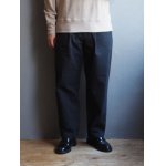 画像: Still By Hand(スティルバイハンド) ピーチスキンガーメントダイタックパンツ ネイビーチャコール