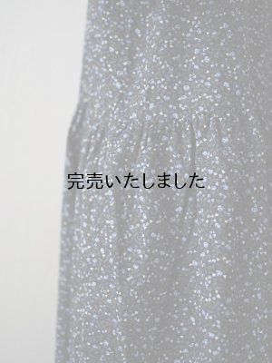 pub(ピューブ)フラワーブロード ギャザーワンピース - and ordinary.