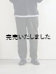 画像: Still By Hand(スティルバイハンド) ポリエステル製品染めイージーテーパードパンツ ダークオリーブ