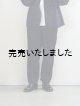 画像: Still By Hand(スティルバイハンド) ポリエステル製品染めイージーテーパードパンツ ブラックネイビー