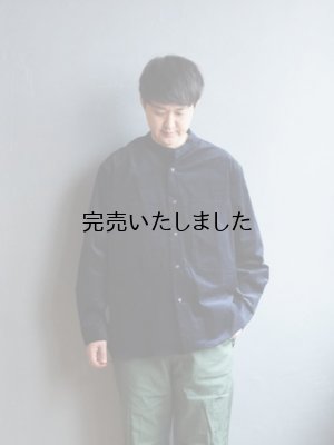 画像1: 【再入荷】Still By Hand(スティルバイハンド) 10Wコーデュロイバンドカラーオーバーシャツ ネイビー